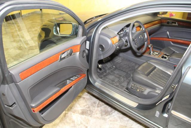 Volkswagen Phaeton 2004 photo 13