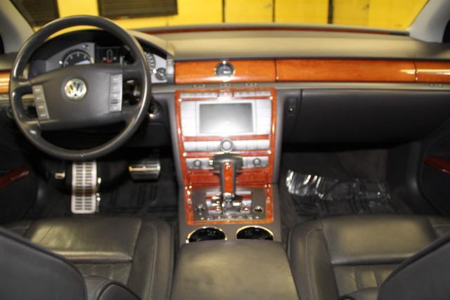 Volkswagen Phaeton 2004 photo 17