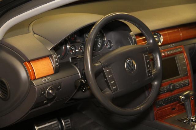 Volkswagen Phaeton 2004 photo 2