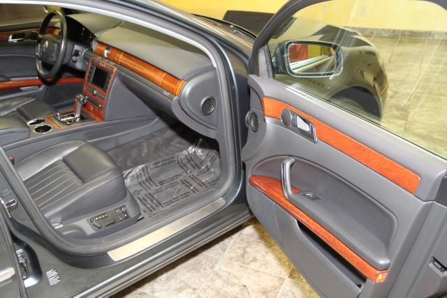 Volkswagen Phaeton 2004 photo 25