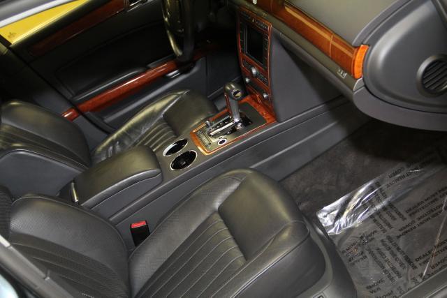 Volkswagen Phaeton 2004 photo 28