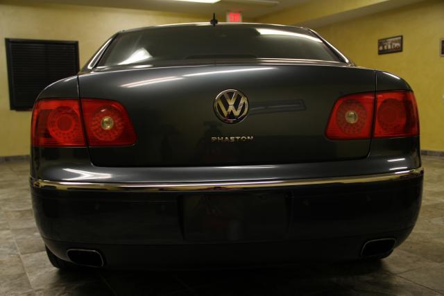 Volkswagen Phaeton 2004 photo 29