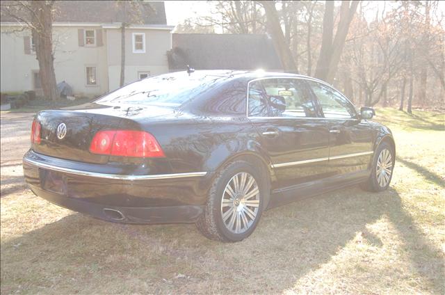 Volkswagen Phaeton Unknown Sedan