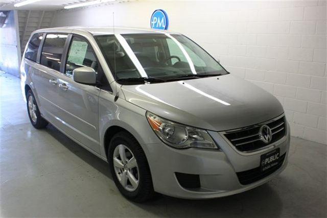 Volkswagen Routan 2009 photo 1
