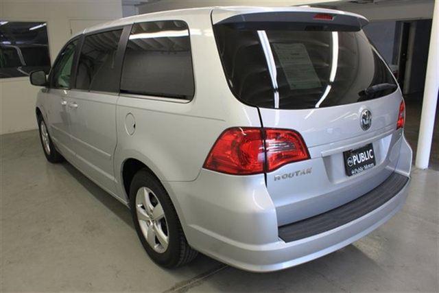 Volkswagen Routan 2009 photo 4