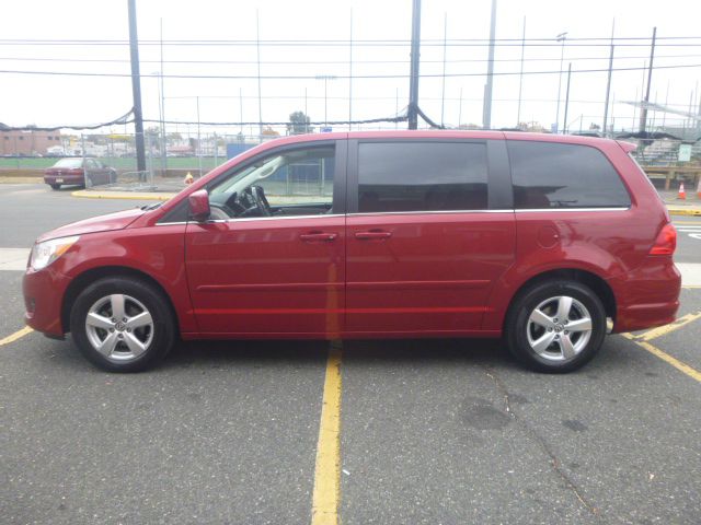 Volkswagen Routan 2009 photo 3