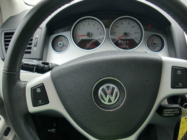 Volkswagen Routan 2009 photo 11