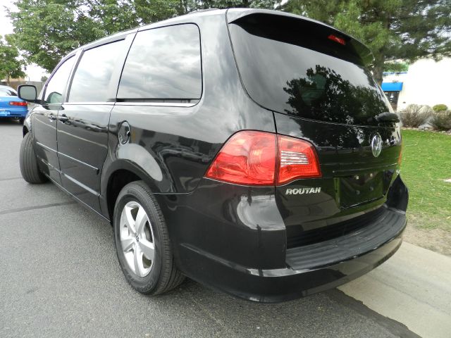 Volkswagen Routan 2009 photo 1