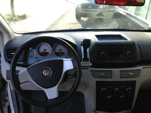 Volkswagen Routan 2009 photo 1