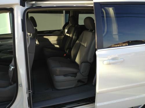 Volkswagen Routan 2009 photo 2
