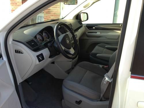Volkswagen Routan 2009 photo 3