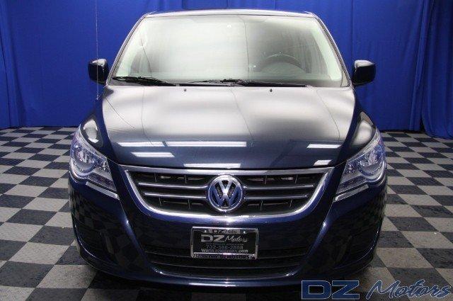 Volkswagen Routan 2009 photo 1