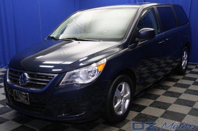 Volkswagen Routan 2009 photo 2