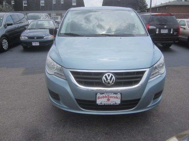 Volkswagen Routan 2010 photo 1
