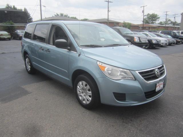 Volkswagen Routan 2010 photo 3