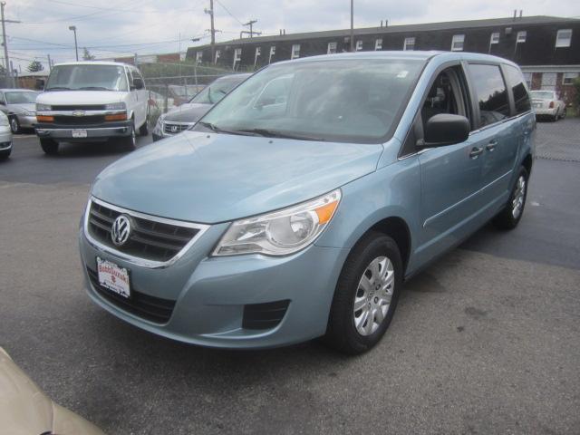 Volkswagen Routan 2010 photo 4