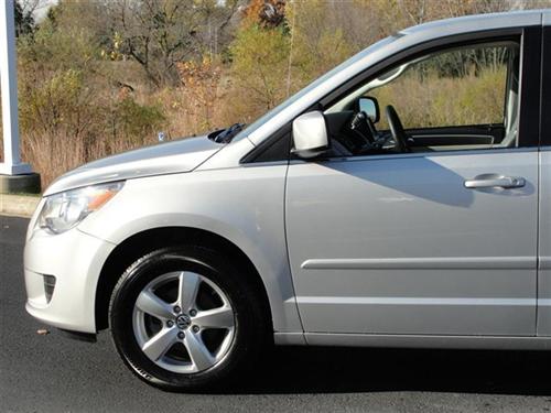 Volkswagen Routan 2010 photo 1