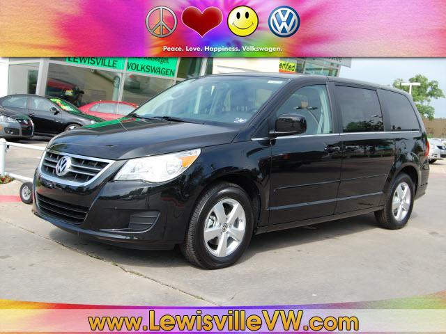 Volkswagen Routan SE MiniVan