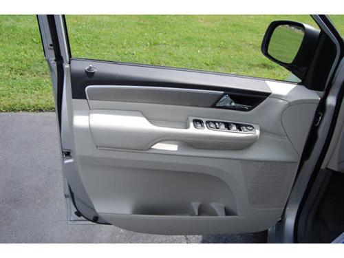 Volkswagen Routan 2010 photo 2