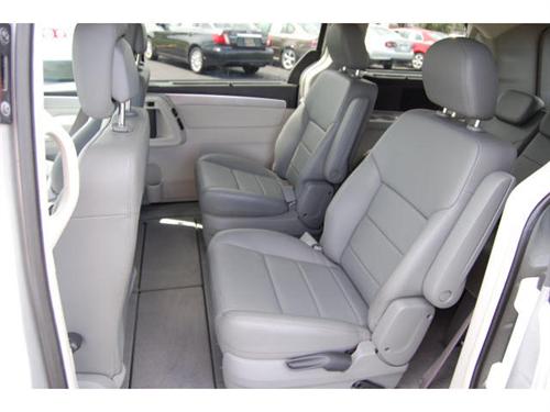 Volkswagen Routan 2010 photo 4