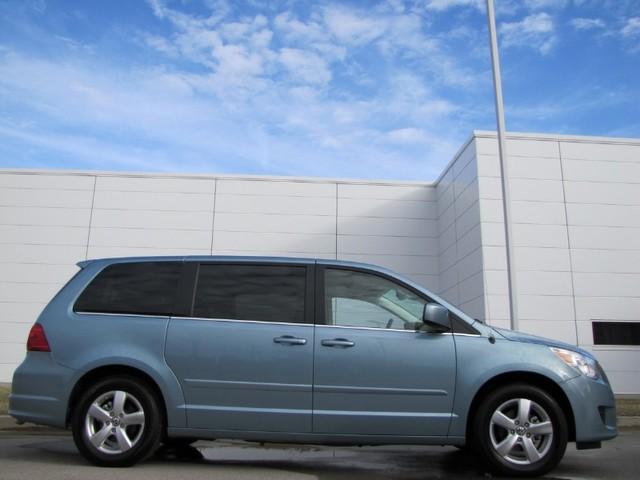 Volkswagen Routan 2010 photo 4