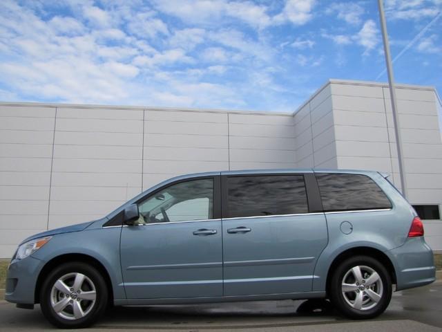 Volkswagen Routan 2010 photo 5