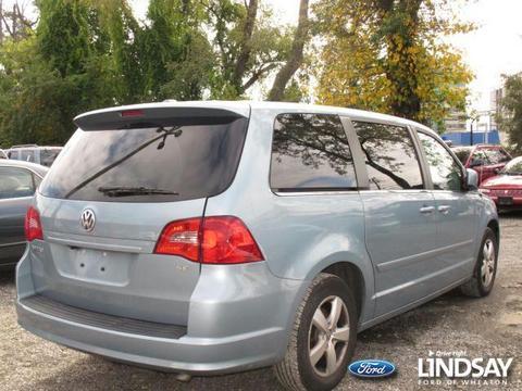 Volkswagen Routan 2010 photo 1