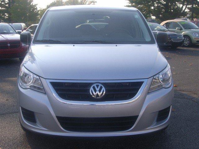 Volkswagen Routan 2010 photo 4
