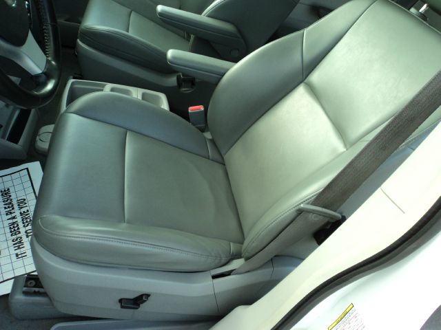 Volkswagen Routan 2010 photo 4