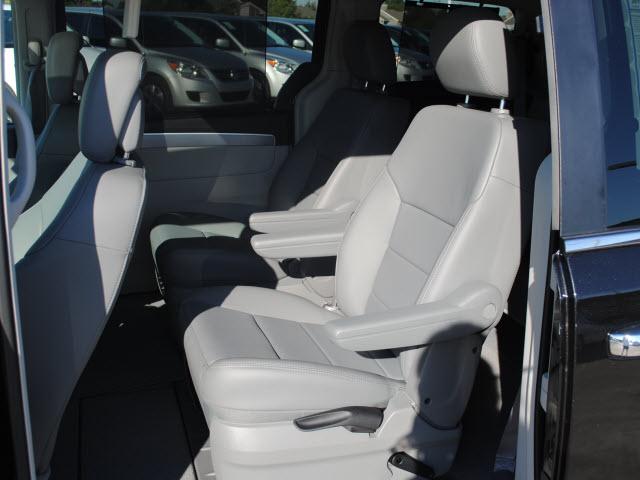 Volkswagen Routan 2010 photo 3