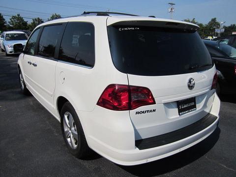 Volkswagen Routan 2010 photo 1