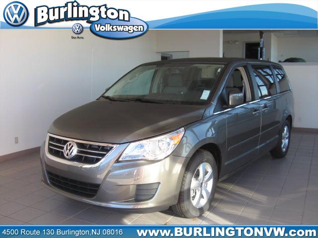 Volkswagen Routan Double 128 V6 MT (natl) MiniVan