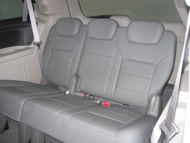 Volkswagen Routan 2010 photo 4
