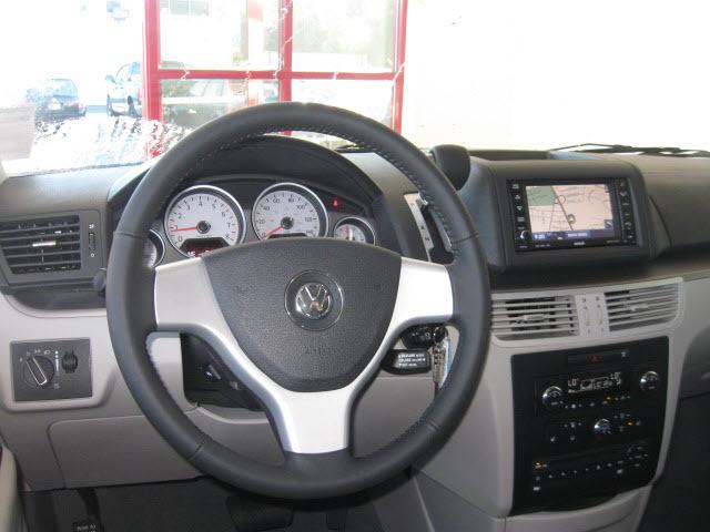 Volkswagen Routan 2010 photo 5