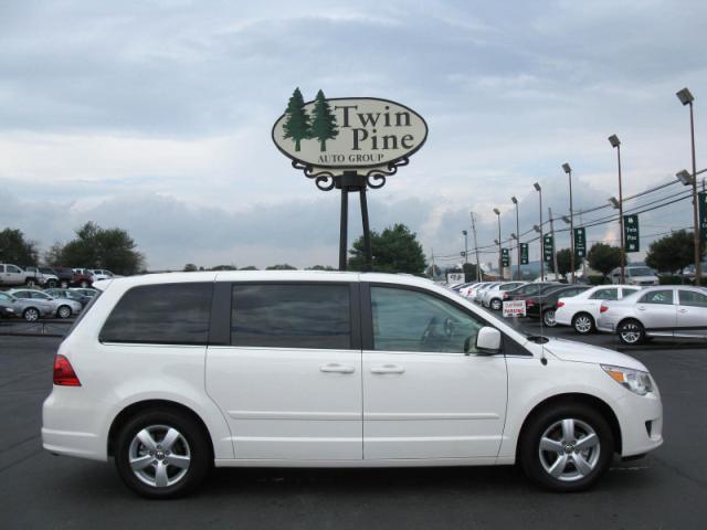 Volkswagen Routan 5XT MiniVan