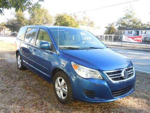 Volkswagen Routan 2010 photo 1