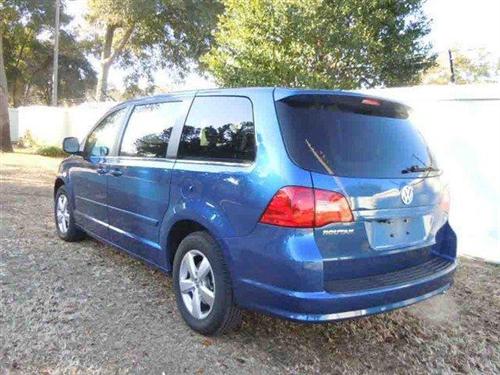 Volkswagen Routan 2010 photo 2