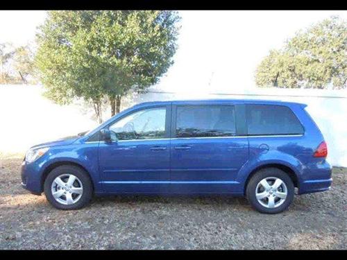Volkswagen Routan 2010 photo 3