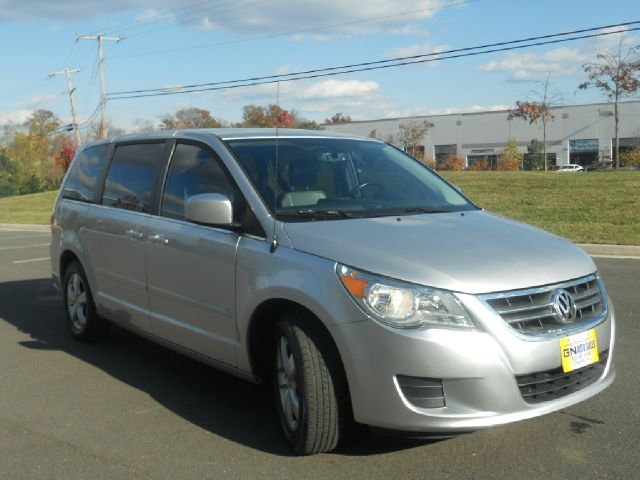 Volkswagen Routan 2010 photo 3