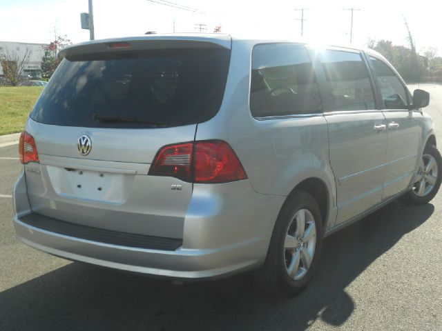 Volkswagen Routan 2010 photo 4