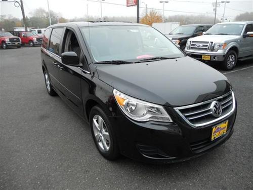 Volkswagen Routan 2010 photo 3