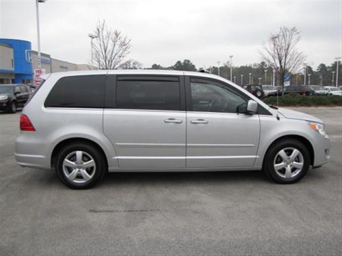 Volkswagen Routan 2010 photo 1