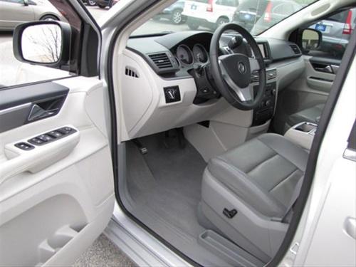 Volkswagen Routan 2010 photo 3