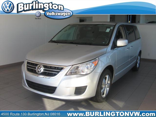 Volkswagen Routan Double 128 V6 MT (natl) MiniVan