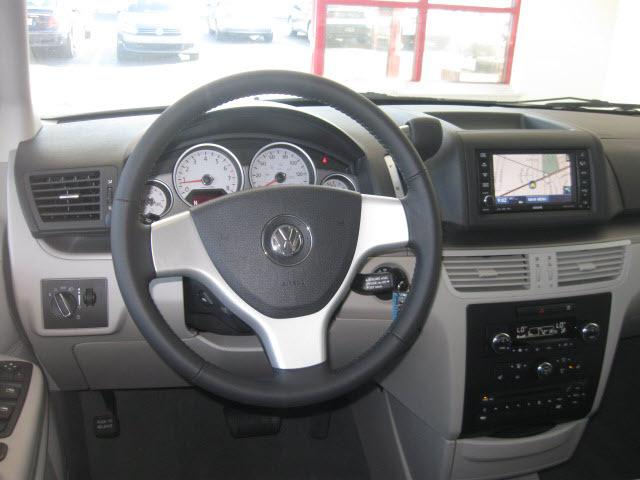 Volkswagen Routan 2010 photo 4