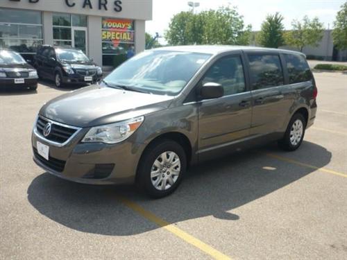 Volkswagen Routan 2010 photo 1