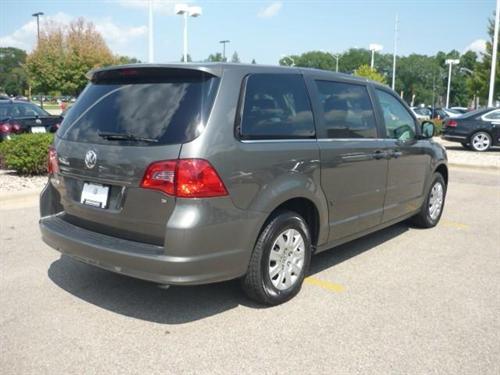 Volkswagen Routan 2010 photo 3