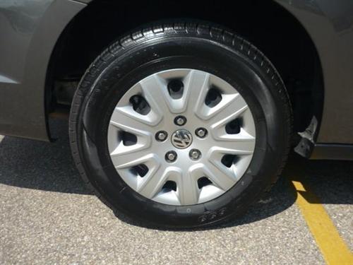 Volkswagen Routan 2010 photo 4