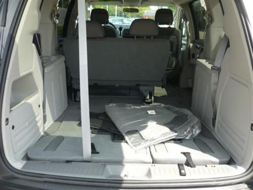 Volkswagen Routan 2010 photo 5