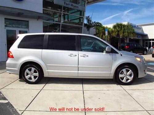 Volkswagen Routan 2010 photo 1